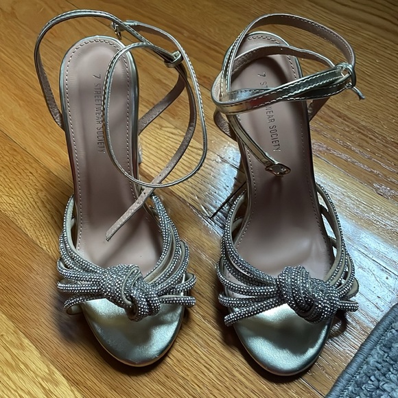 Gold Sparkling Heels - Picture 5 of 12